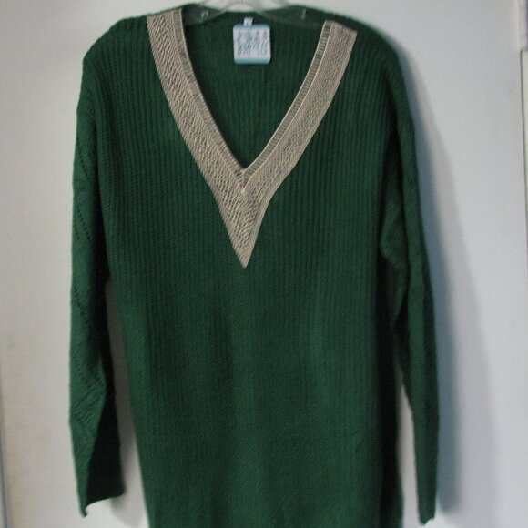 So Cute Green Sweater Large NWT New Heavyweight Embroidery - Picture 1 of 3